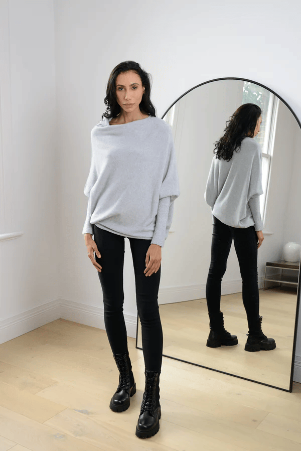 Off-Shoulder Loose-Fit Sweater | Chic & Relaxed | Versatile Style