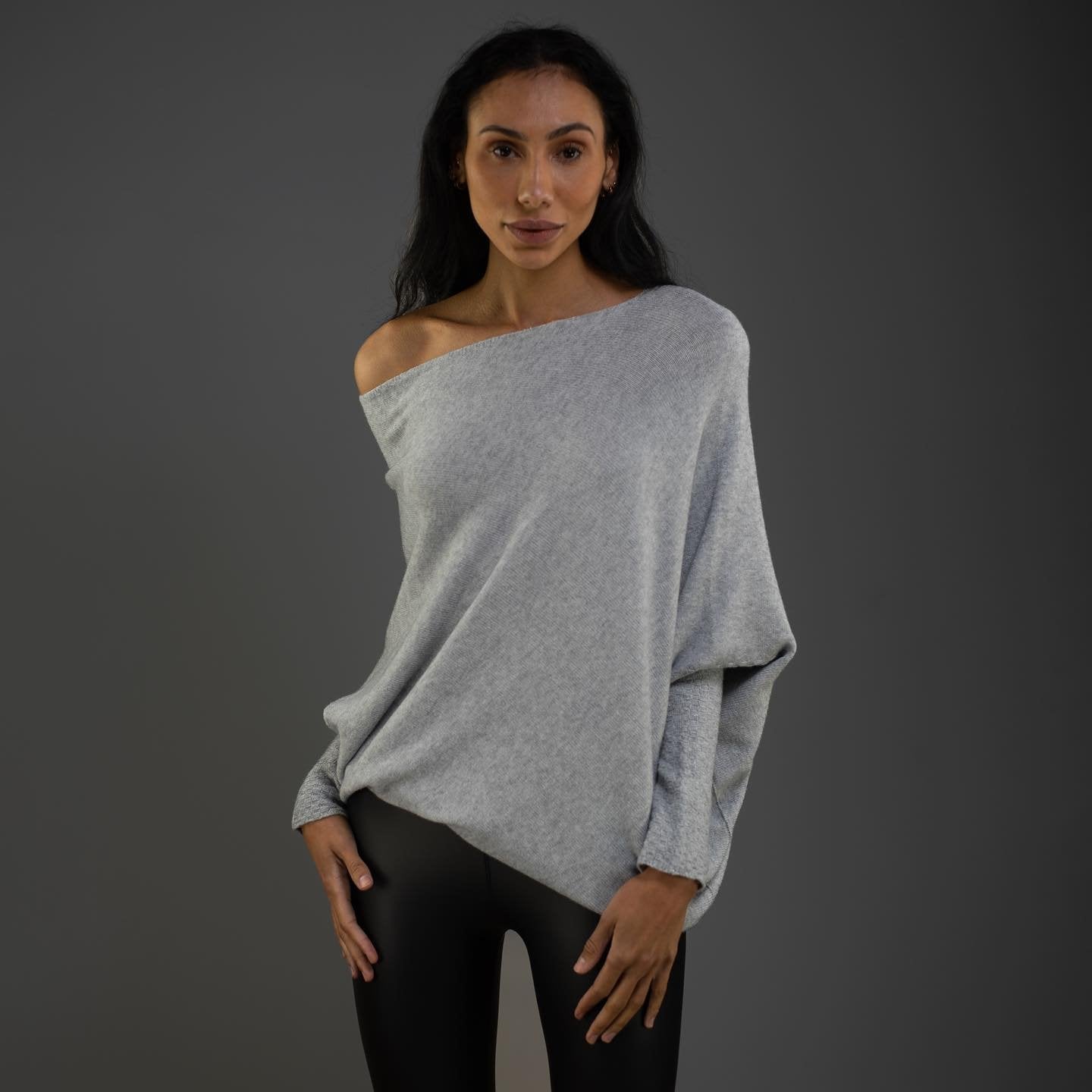 Off-Shoulder Loose-Fit Sweater | Chic & Relaxed | Versatile Style