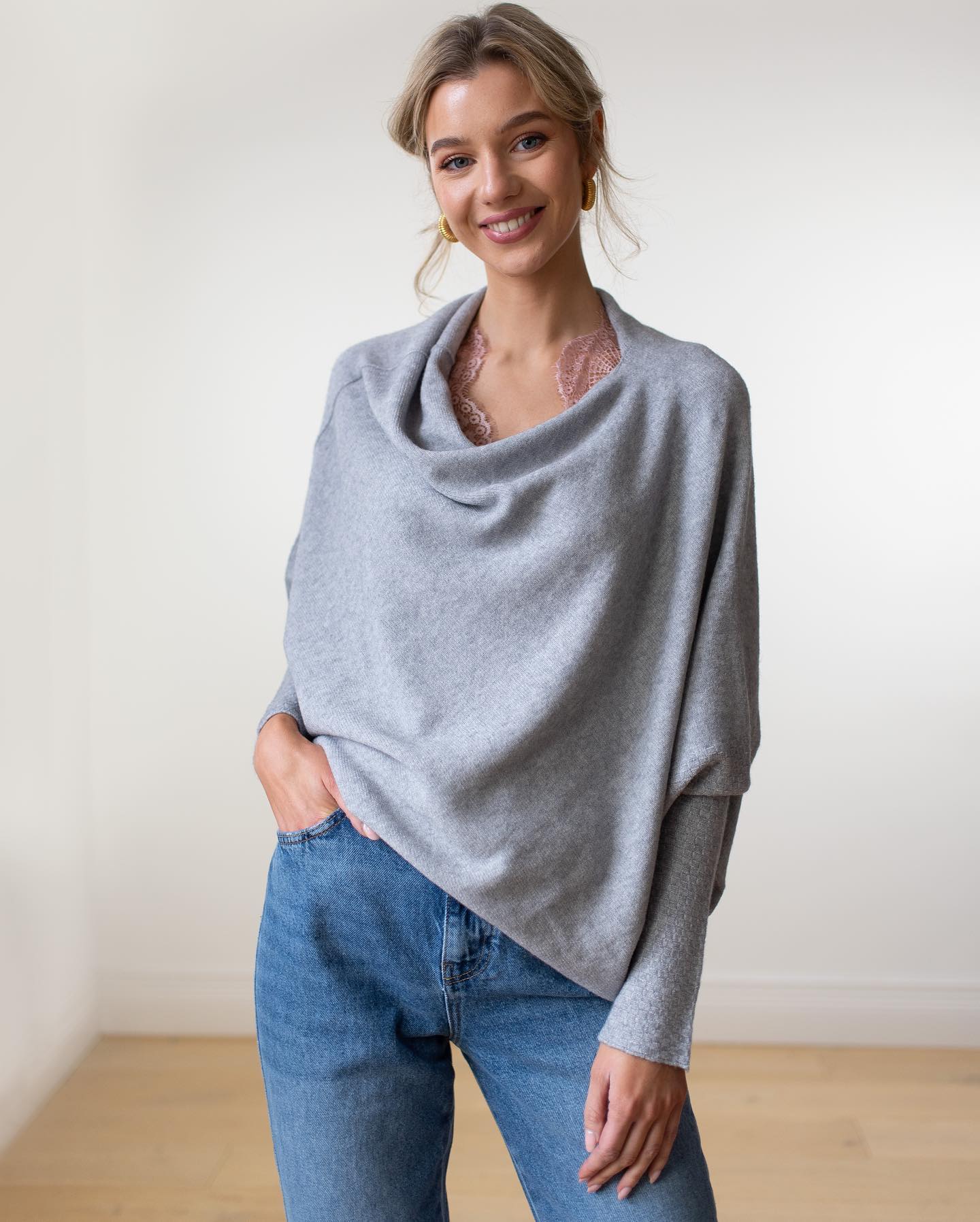 Off-Shoulder Loose-Fit Sweater | Chic & Relaxed | Versatile Style